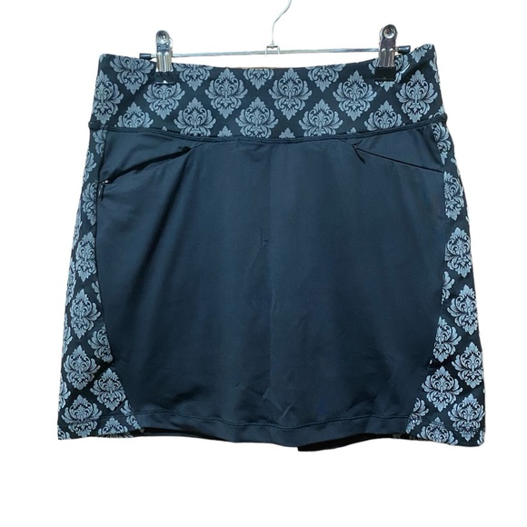 Pants - NWT Chase 54 Reflective Golf Skort
